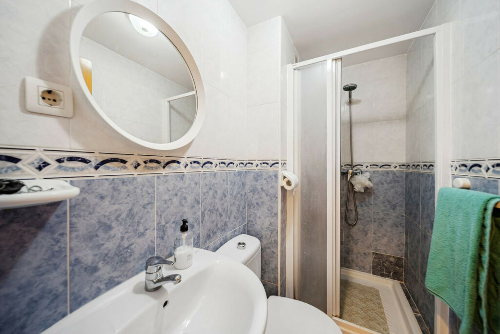 Middle Floor Apartment Benalmadena Málaga - image 12