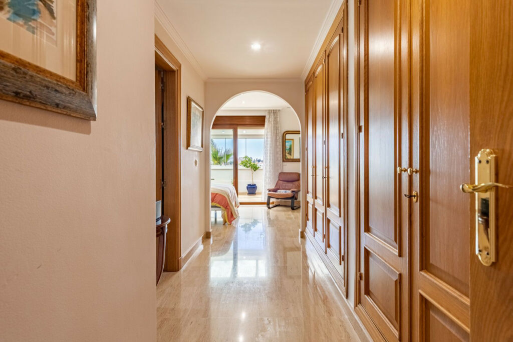 Middle Floor Apartment The Golden Mile Málaga - image 12