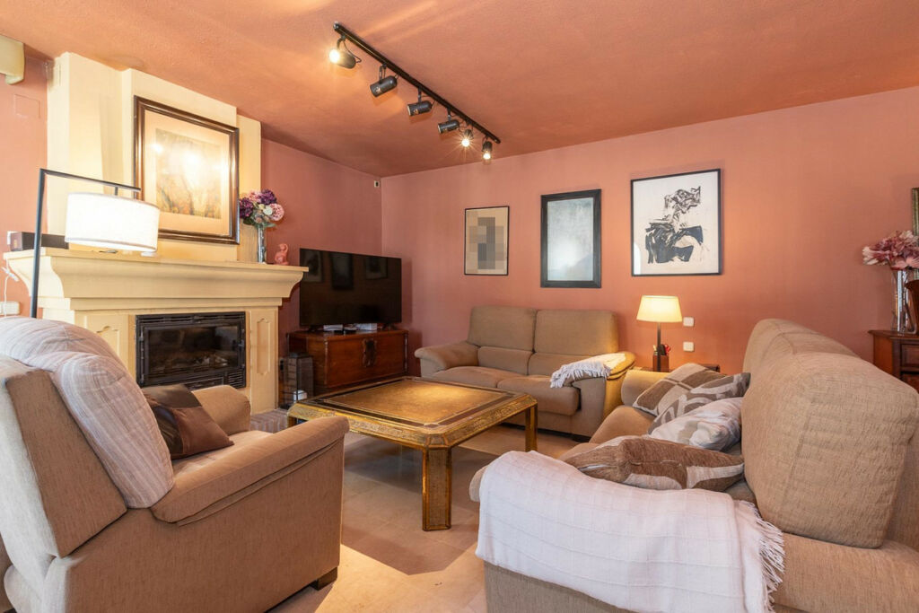 Townhouse Estepona Málaga - image 13