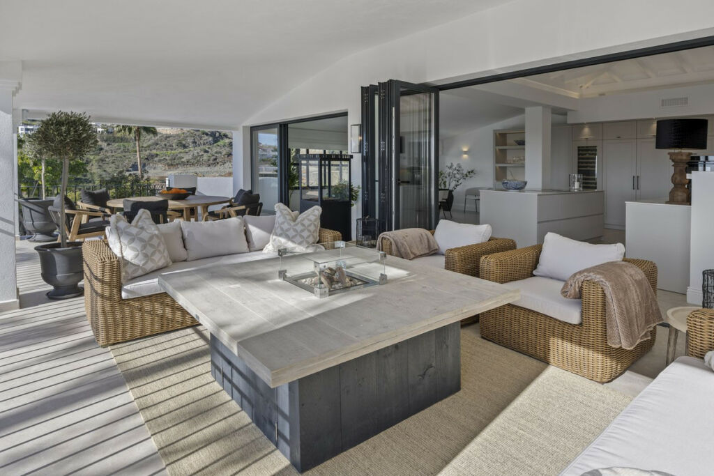 Detached Villa El Paraiso Málaga - image 13