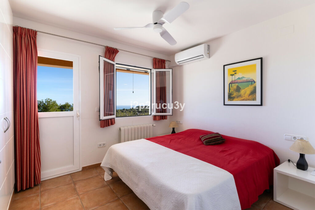 Detached Villa Moraira Alicante - image 13