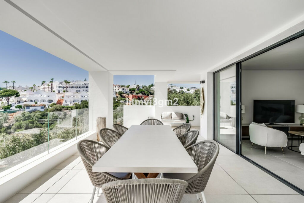 Middle Floor Apartment Cabopino Málaga - image 13