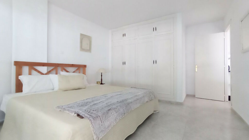 Middle Floor Apartment Calahonda Málaga - image 14