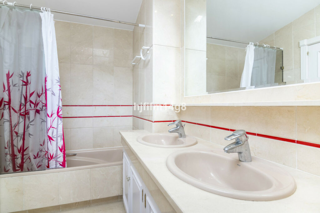 Penthouse Duplex Nueva Andalucía Málaga - image 13