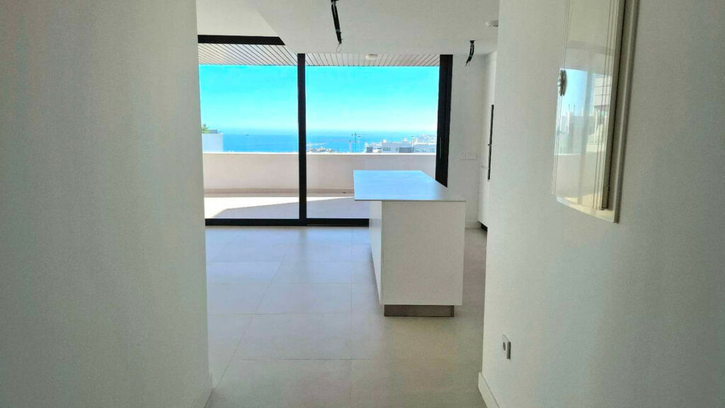 Middle Floor Apartment Fuengirola Málaga - image 13