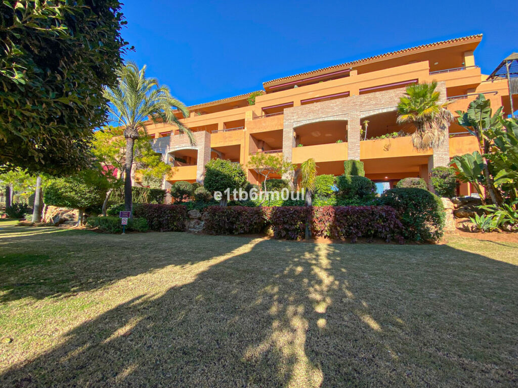 Middle Floor Apartment Bahía de Marbella Málaga - image 13