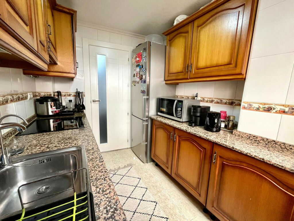 Middle Floor Apartment Torrevieja Alicante - image 13