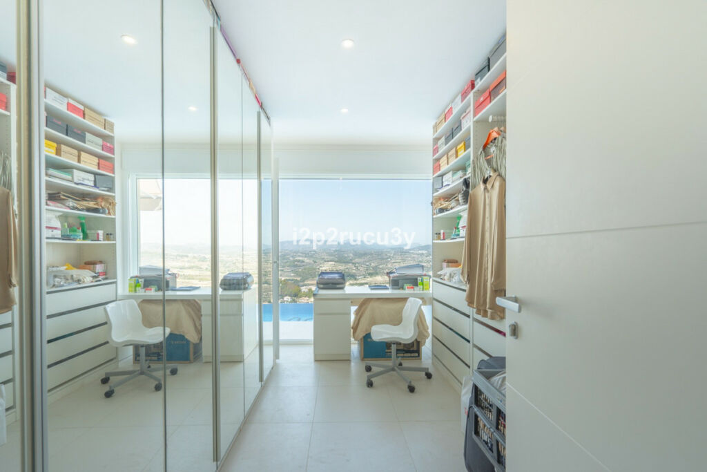 Detached Villa Cumbre del Sol Alicante - image 13