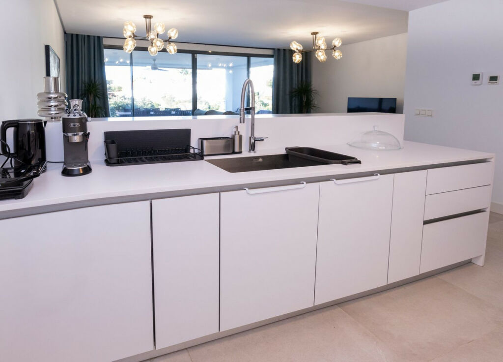 Middle Floor Apartment Cabopino Málaga - image 13