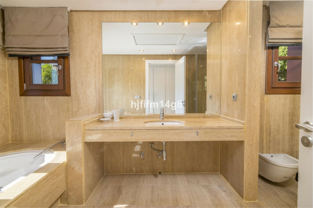 Detached Villa The Golden Mile Málaga - image 17