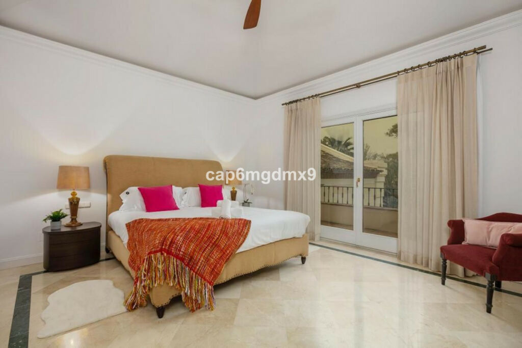 Detached Villa Nueva Andalucía Málaga - image 14
