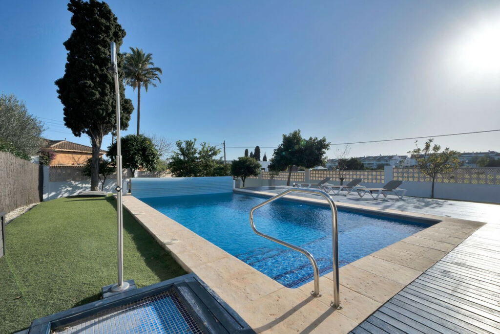 Detached Villa San Pedro de Alcántara Málaga - image 2