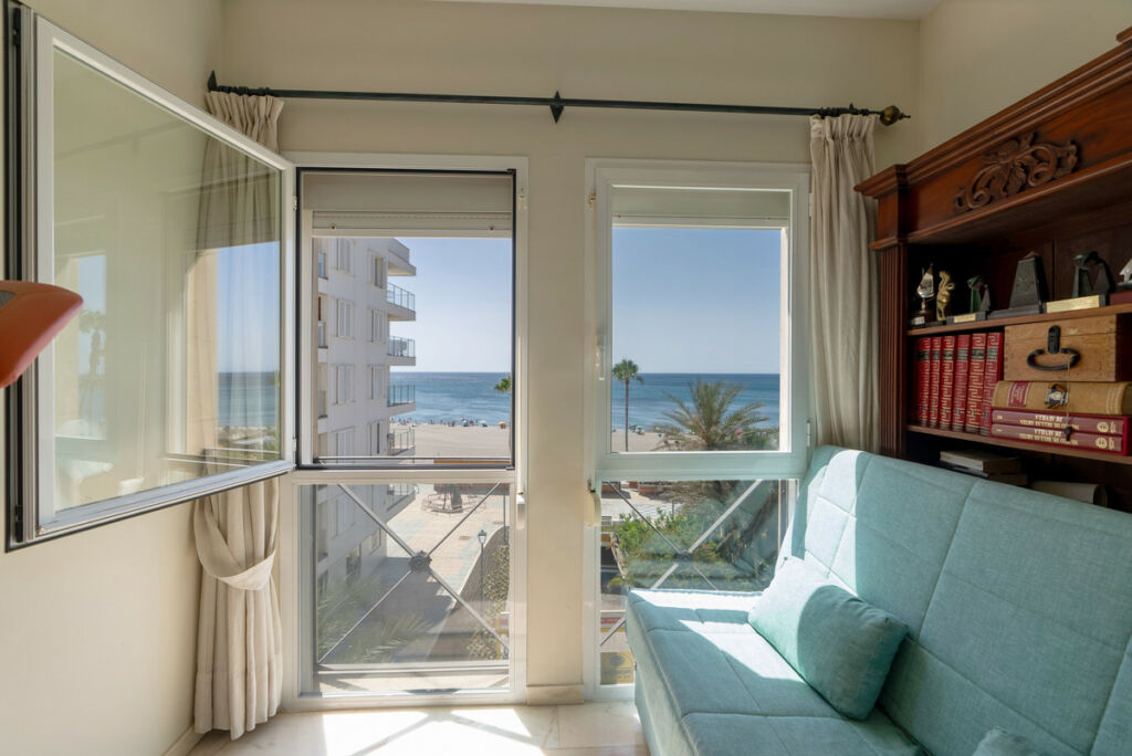 Middle Floor Apartment Estepona Málaga - image 14