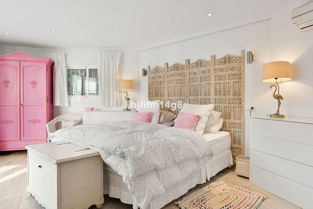 Detached Villa Benahavís Málaga - image 14