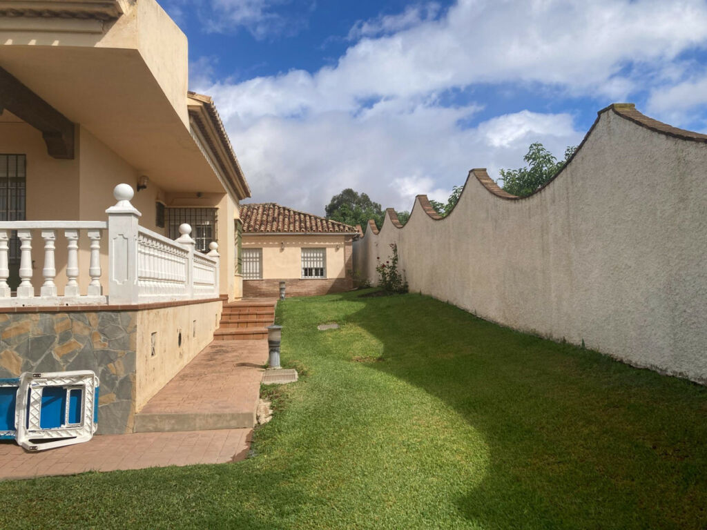 Detached Villa Selwo Málaga - image 13