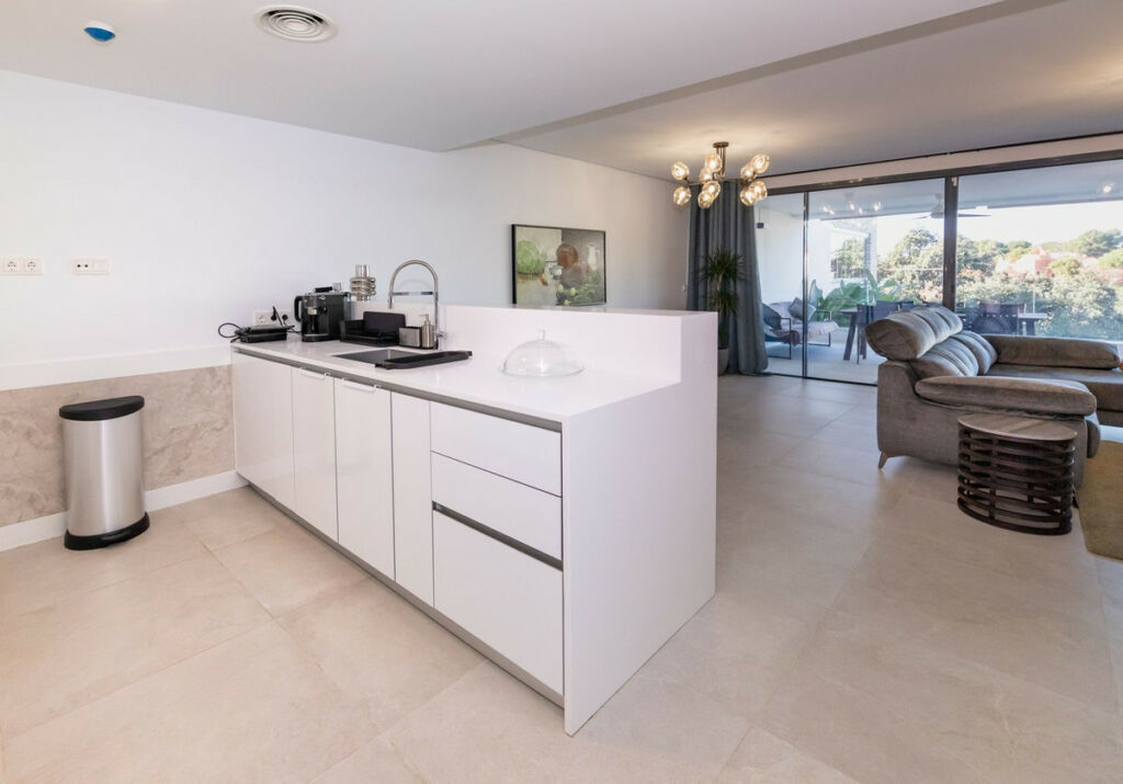 Middle Floor Apartment Cabopino Málaga - image 14