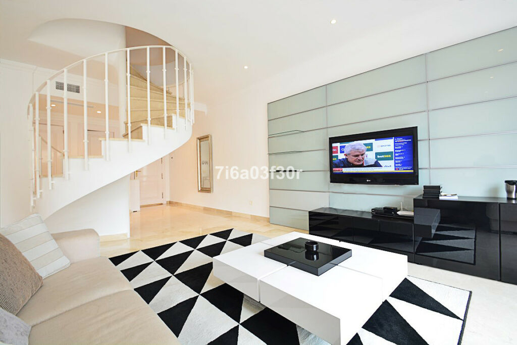 Penthouse Aloha Málaga - image 14