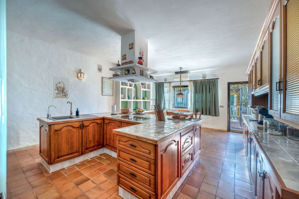 Detached Villa Valtocado Málaga - image 14