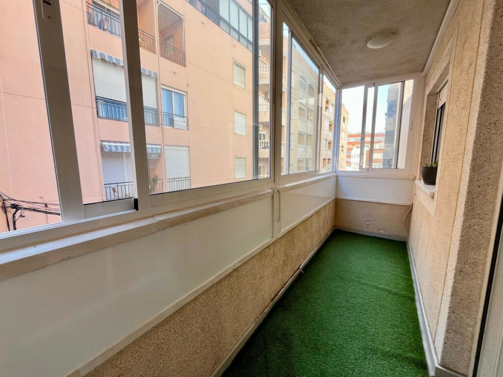 Middle Floor Apartment Torrevieja Alicante - image 14