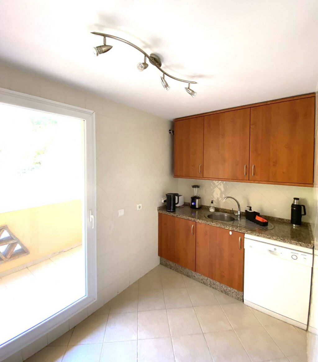 Middle Floor Apartment Elviria Málaga - image 15