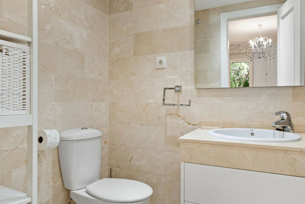 Middle Floor Apartment Las Chapas Málaga - image 14