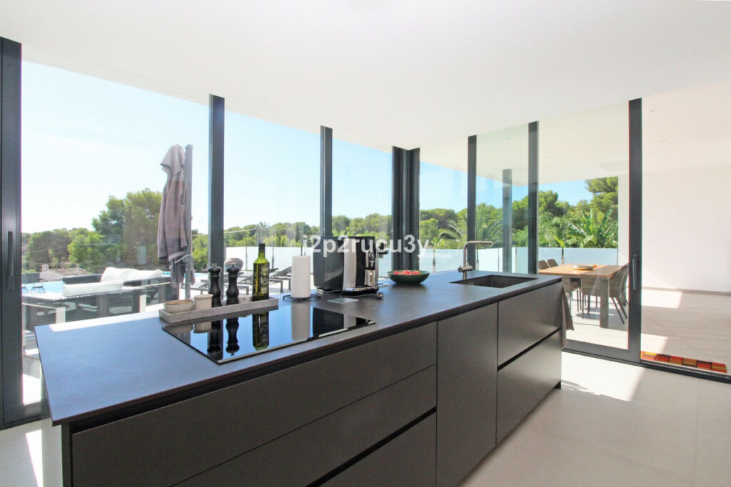 Detached Villa Moraira Alicante - image 4