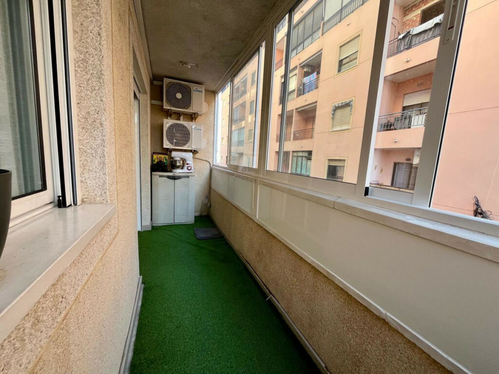 Middle Floor Apartment Torrevieja Alicante - image 15