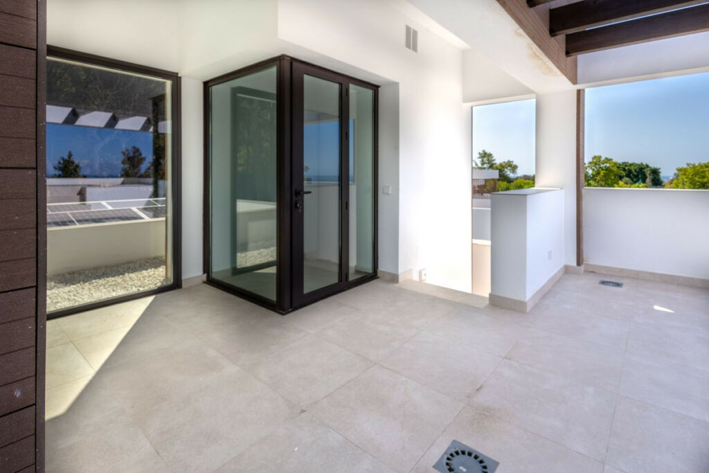 Detached Villa The Golden Mile Málaga - image 15