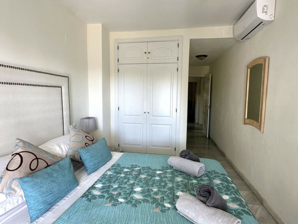 Middle Floor Apartment Calahonda Málaga - image 17