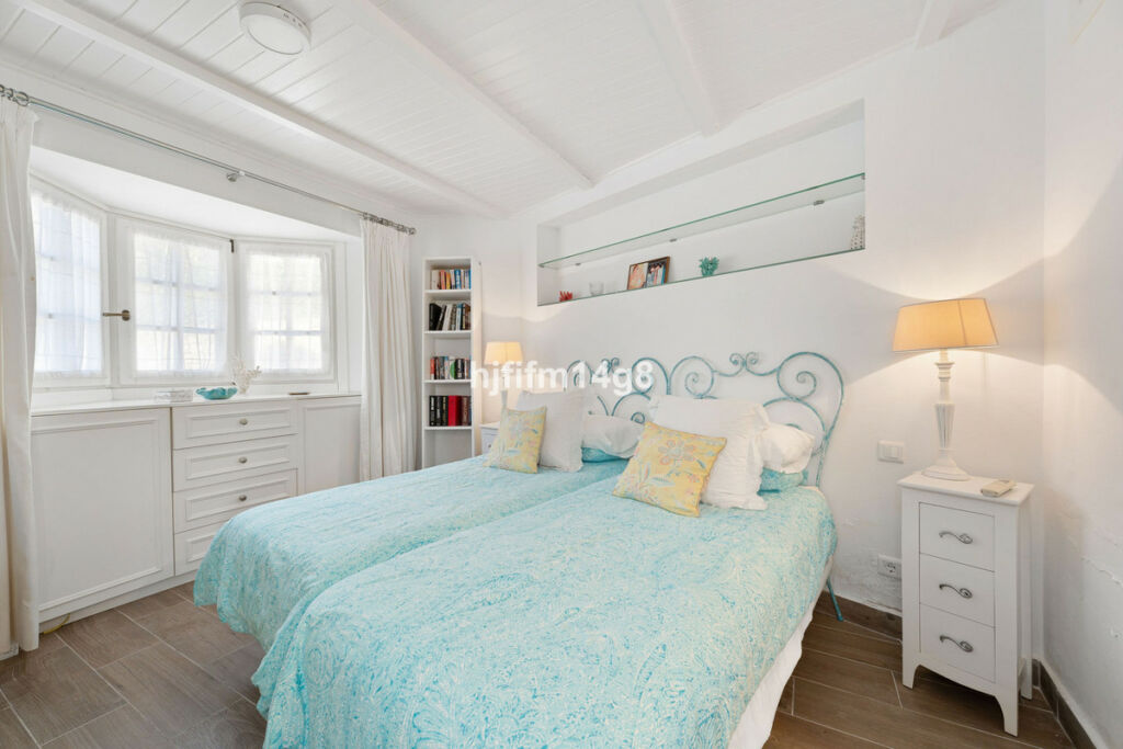 Detached Villa Benahavís Málaga - image 15