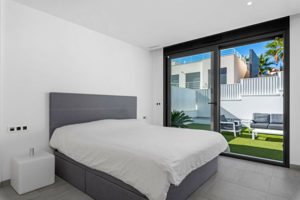 Detached Villa San Miguel de Salinas Alicante - image 15