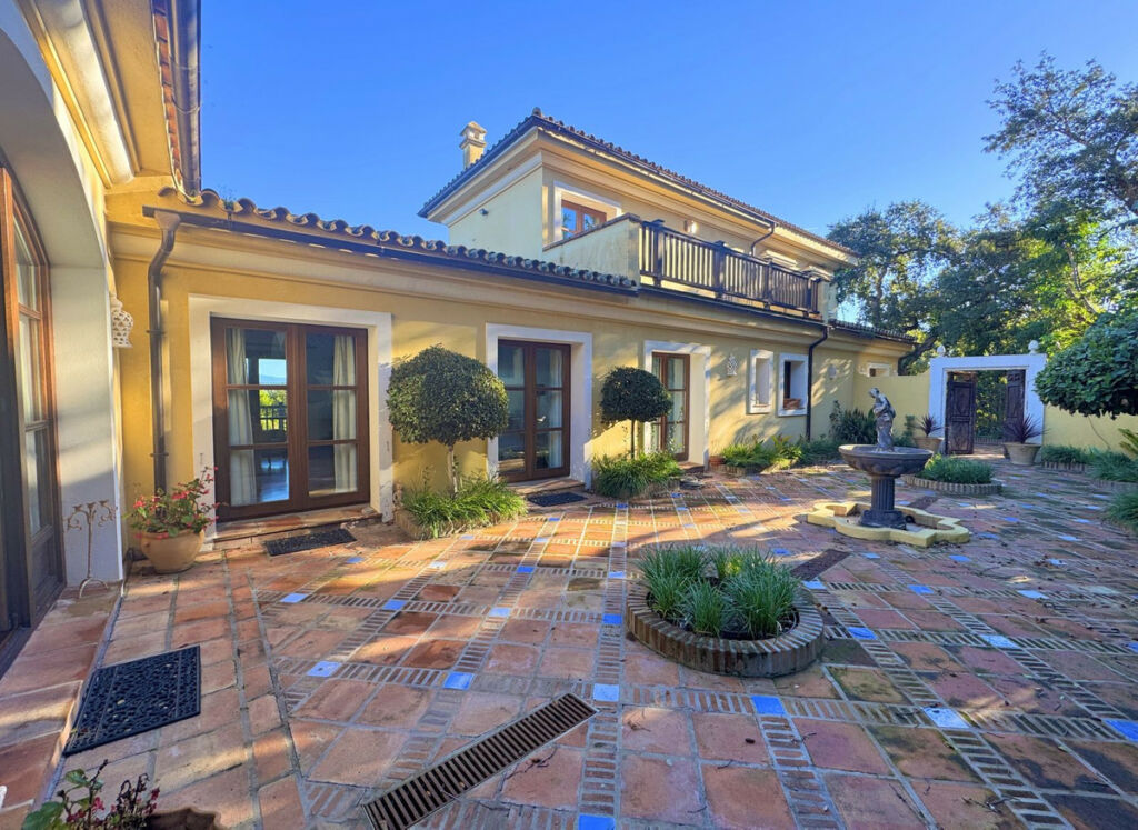 Detached Villa Sotogrande Alto Cádiz - image 24