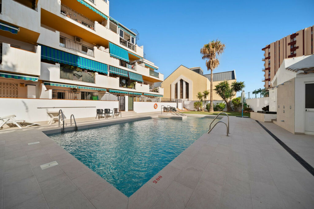 Middle Floor Apartment Benalmadena Málaga - image 15