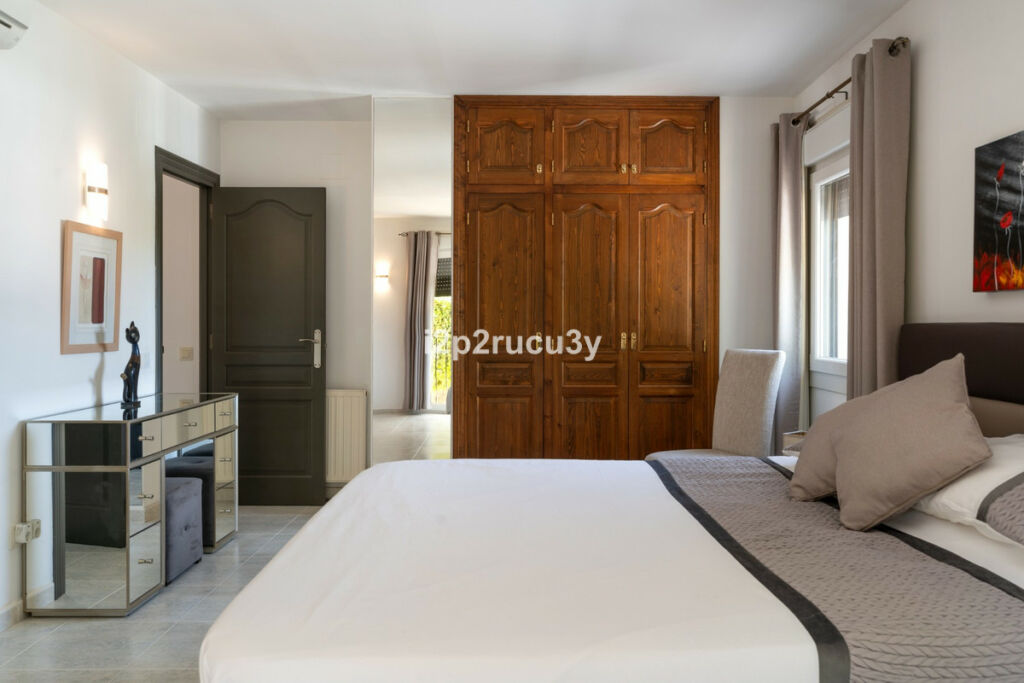 Detached Villa Moraira Alicante - image 15
