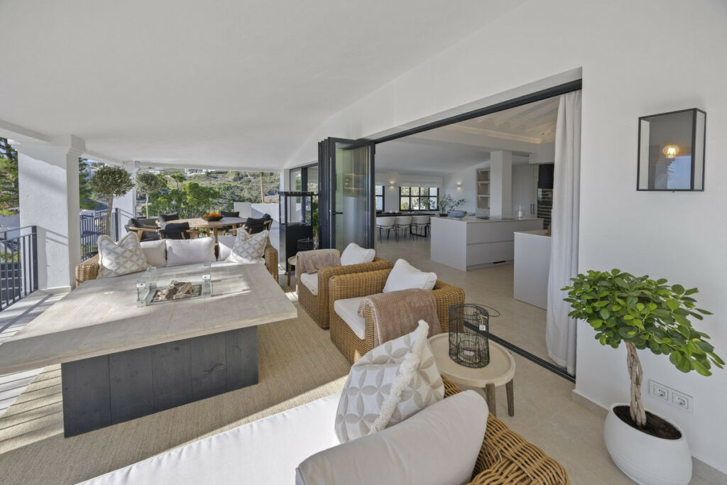 Detached Villa El Paraiso Málaga - image 15