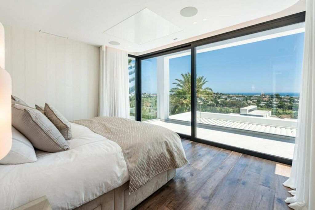 Detached Villa New Golden Mile Málaga - image 15