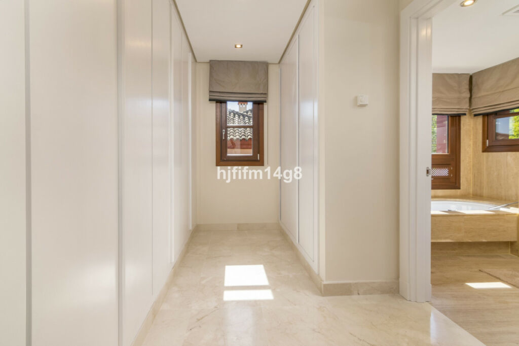 Detached Villa The Golden Mile Málaga - image 19