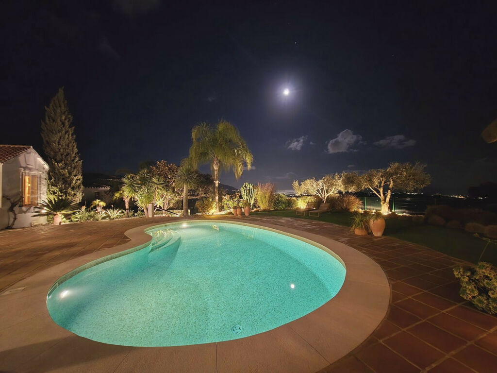 Detached Villa La Mairena Málaga - image 18