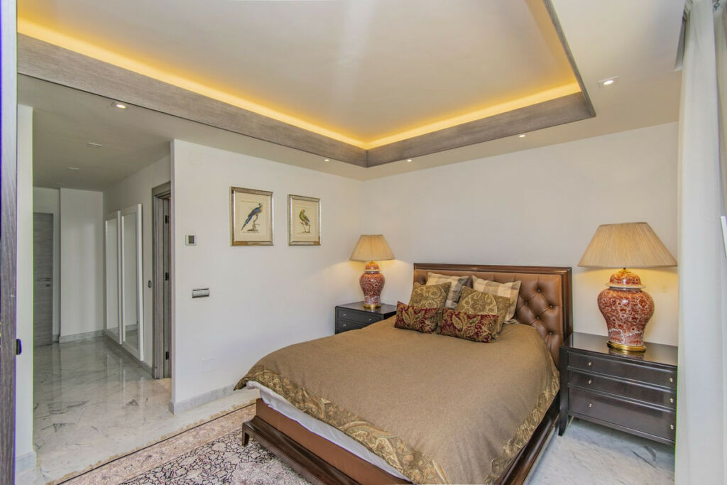 Middle Floor Apartment Sierra Blanca Málaga - image 16