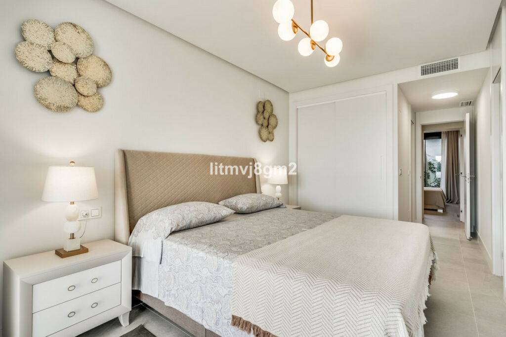 Middle Floor Apartment Cabopino Málaga - image 16
