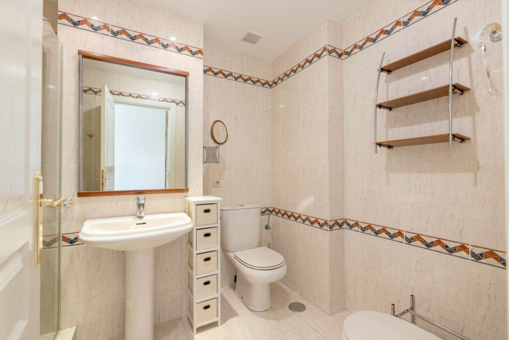 Middle Floor Apartment Estepona Málaga - image 16