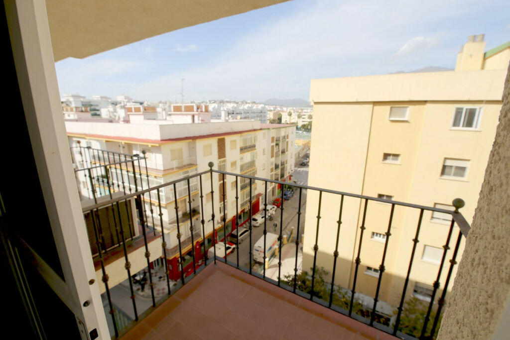 Middle Floor Apartment Estepona Málaga - image 16