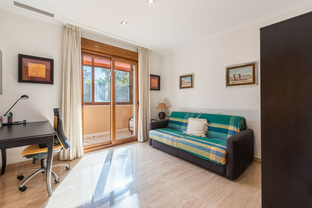 Middle Floor Apartment The Golden Mile Málaga - image 17