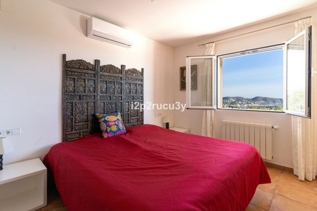 Detached Villa Moraira Alicante - image 17