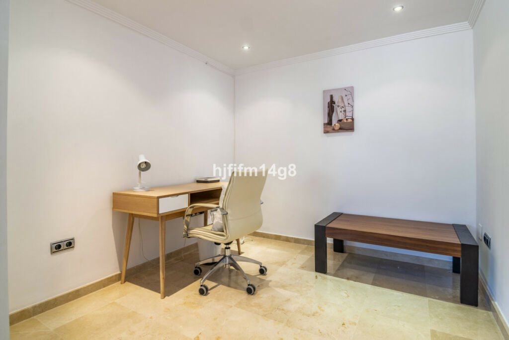 Middle Floor Apartment Nueva Andalucía Málaga - image 17