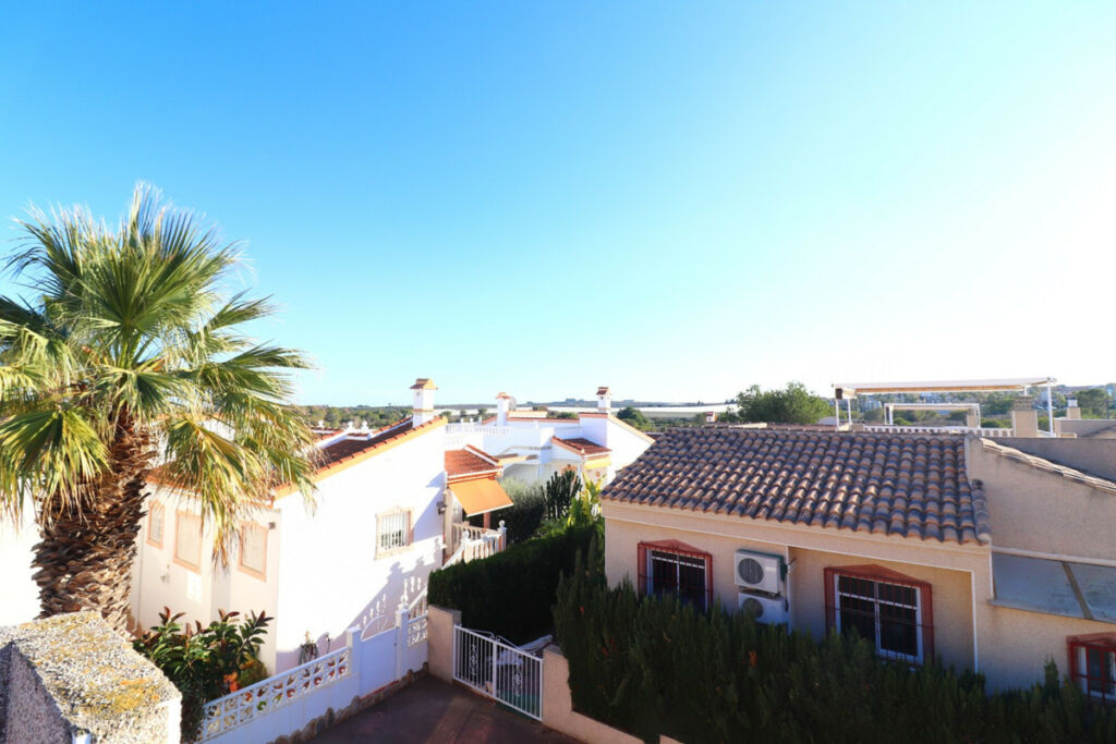 Detached Villa Montemar Alicante - image 17