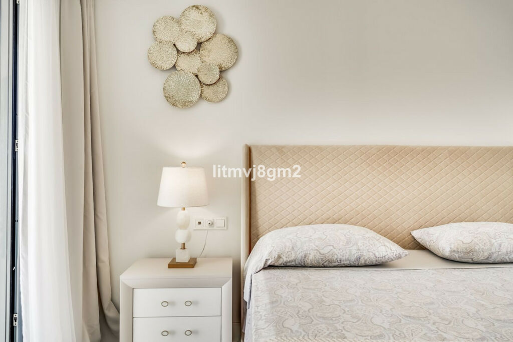 Middle Floor Apartment Cabopino Málaga - image 17
