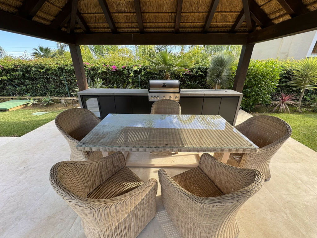 Detached Villa El Paraiso Málaga - image 17