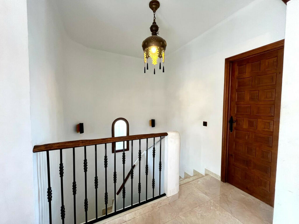 Detached Villa Villamartin Alicante - image 17