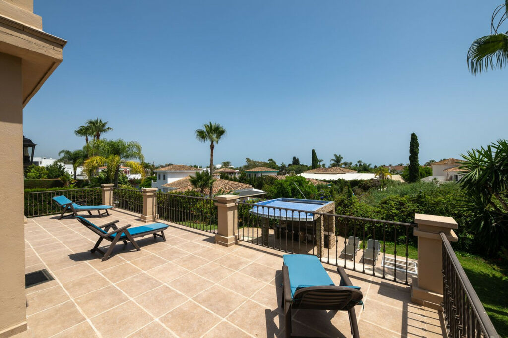 Detached Villa The Golden Mile Málaga - image 17